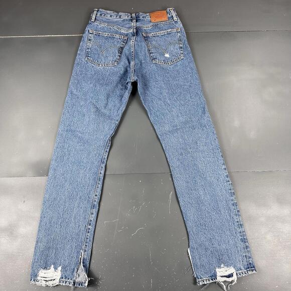 Levis 501 Jeans Womens 28x32 Blue Light Wash Factory Distessed Premium Quality - Picture 8 of 10